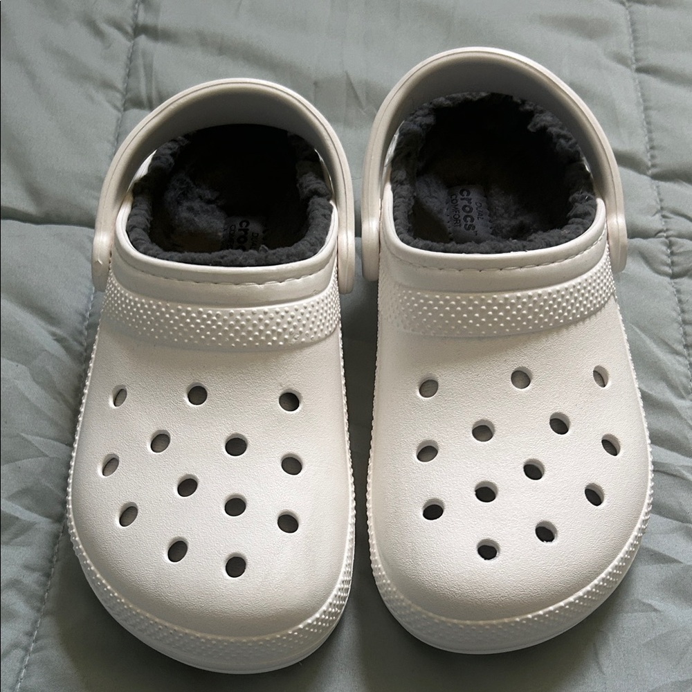 CROCS Women's White Fuzzy
